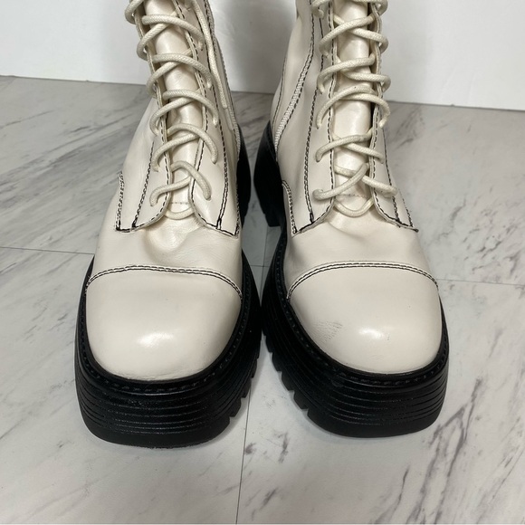 Vince Camuto Monchia White Lace Up Lug Sole Boot 8 1/2 M - Picture 12 of 16